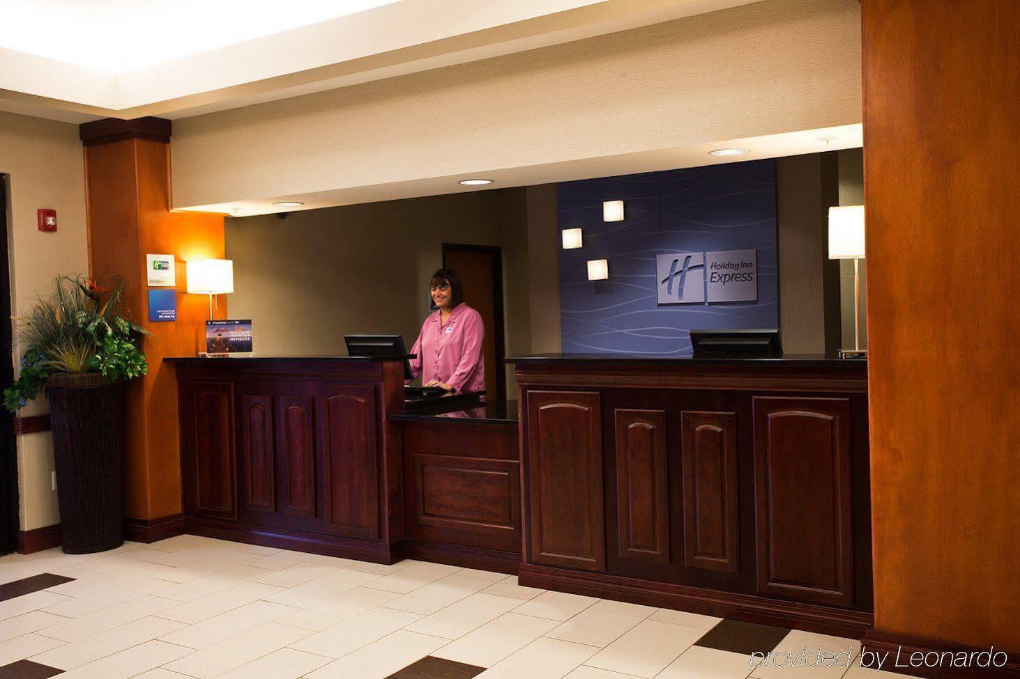 Holiday Inn Express And Suites Urbandale Des Moines, An Ihg Hotel Esterno foto